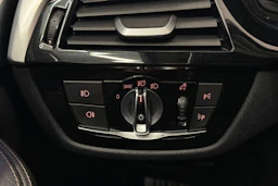 musta BMW 530 2019 kuva 16.
