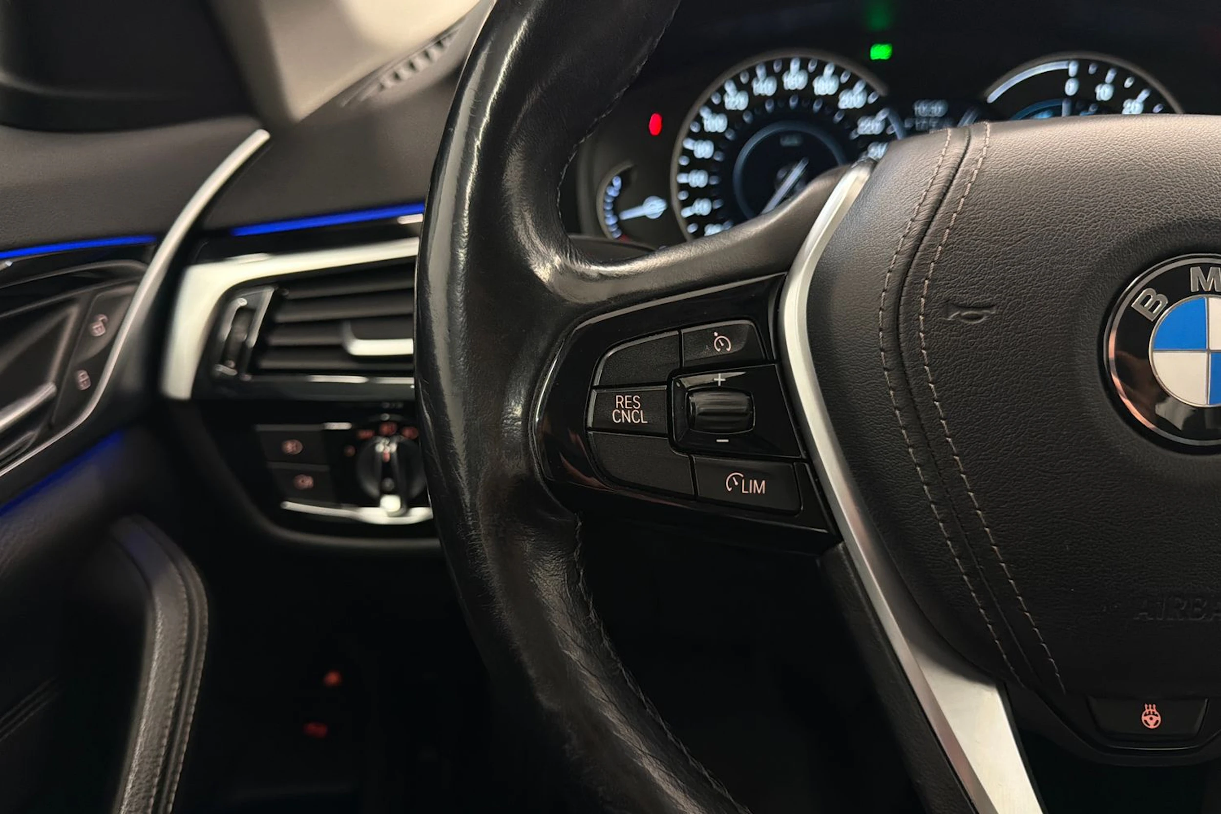 musta BMW 530 2019 kuva 17.