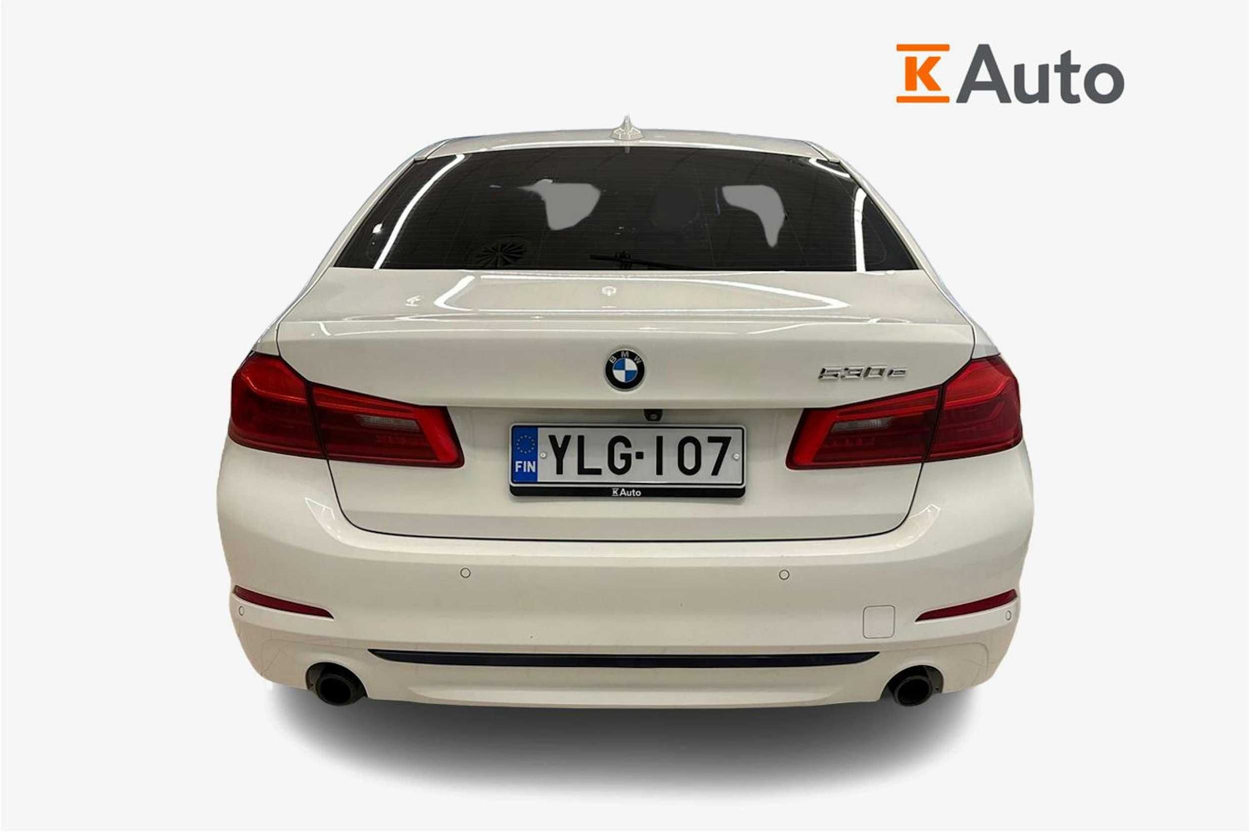 valkoinen BMW 530 2019 kuva 3.