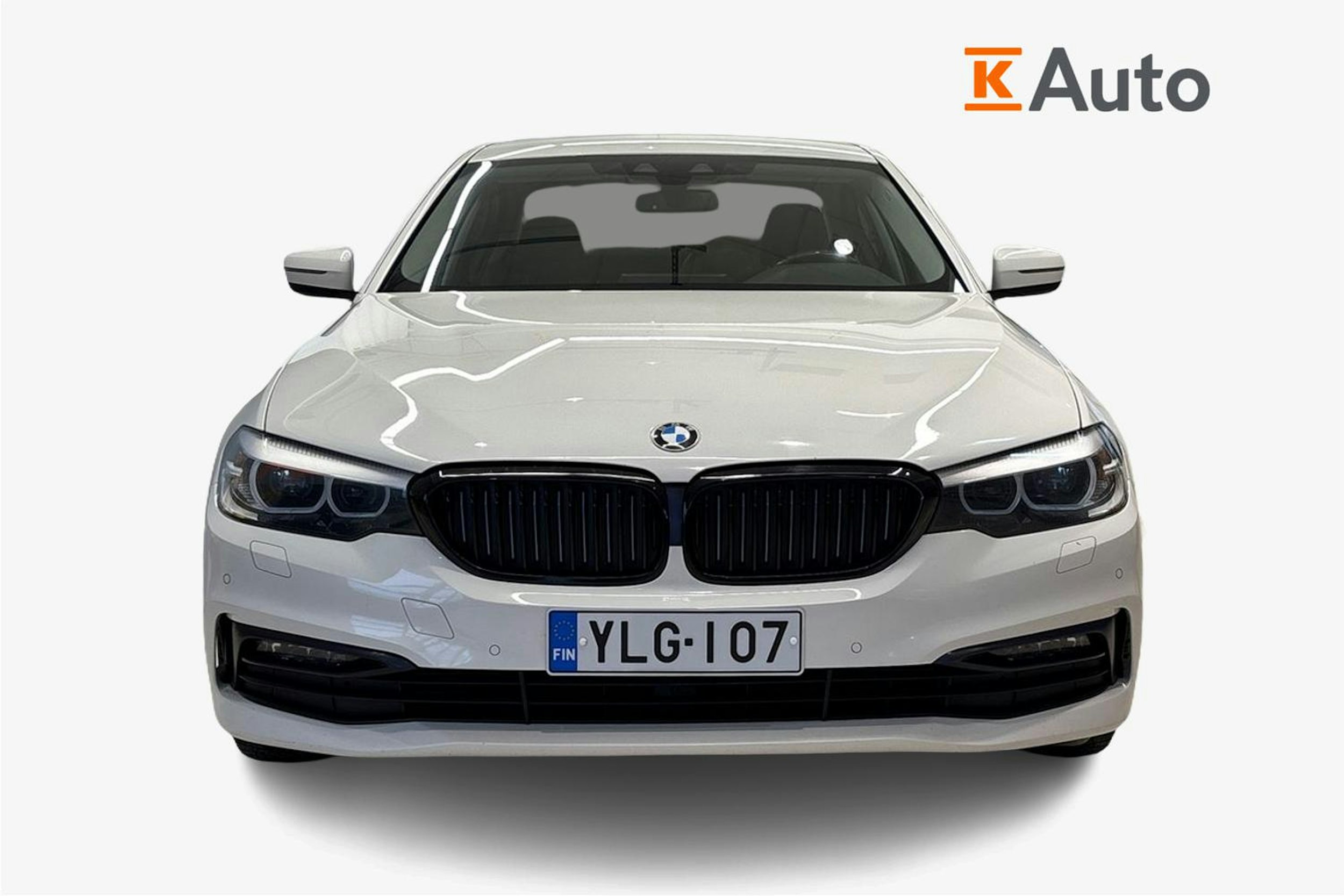 valkoinen BMW 530 2019 kuva 5.