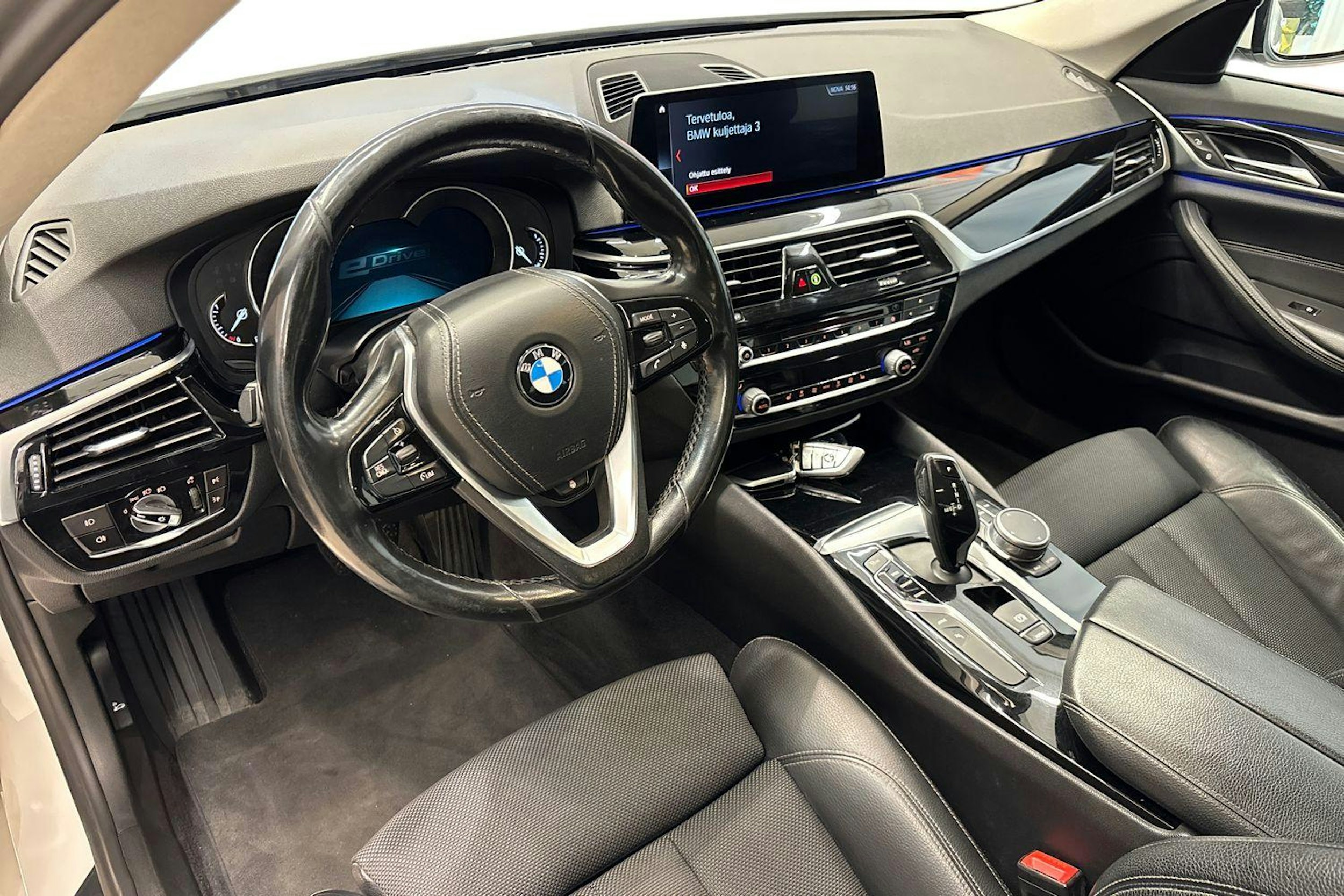 valkoinen BMW 530 2019 kuva 7.