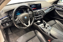 valkoinen BMW 530 2019 kuva 7.