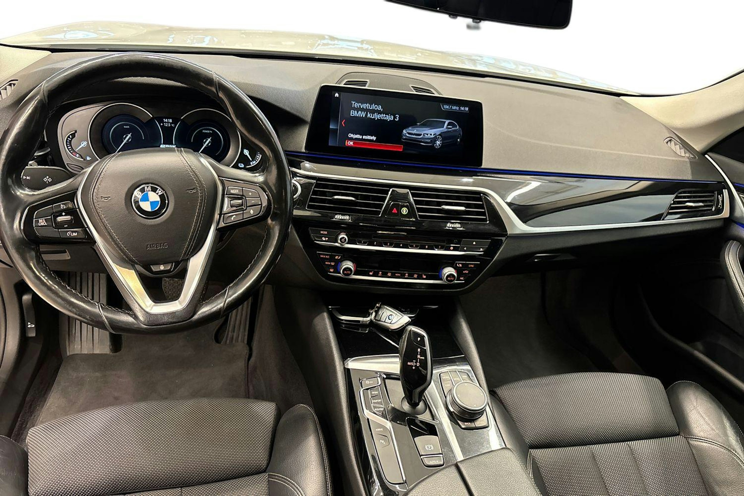 valkoinen BMW 530 2019 kuva 9.