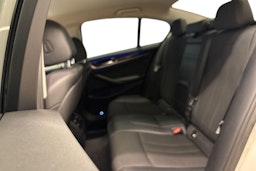 valkoinen BMW 530 2019 kuva 10.