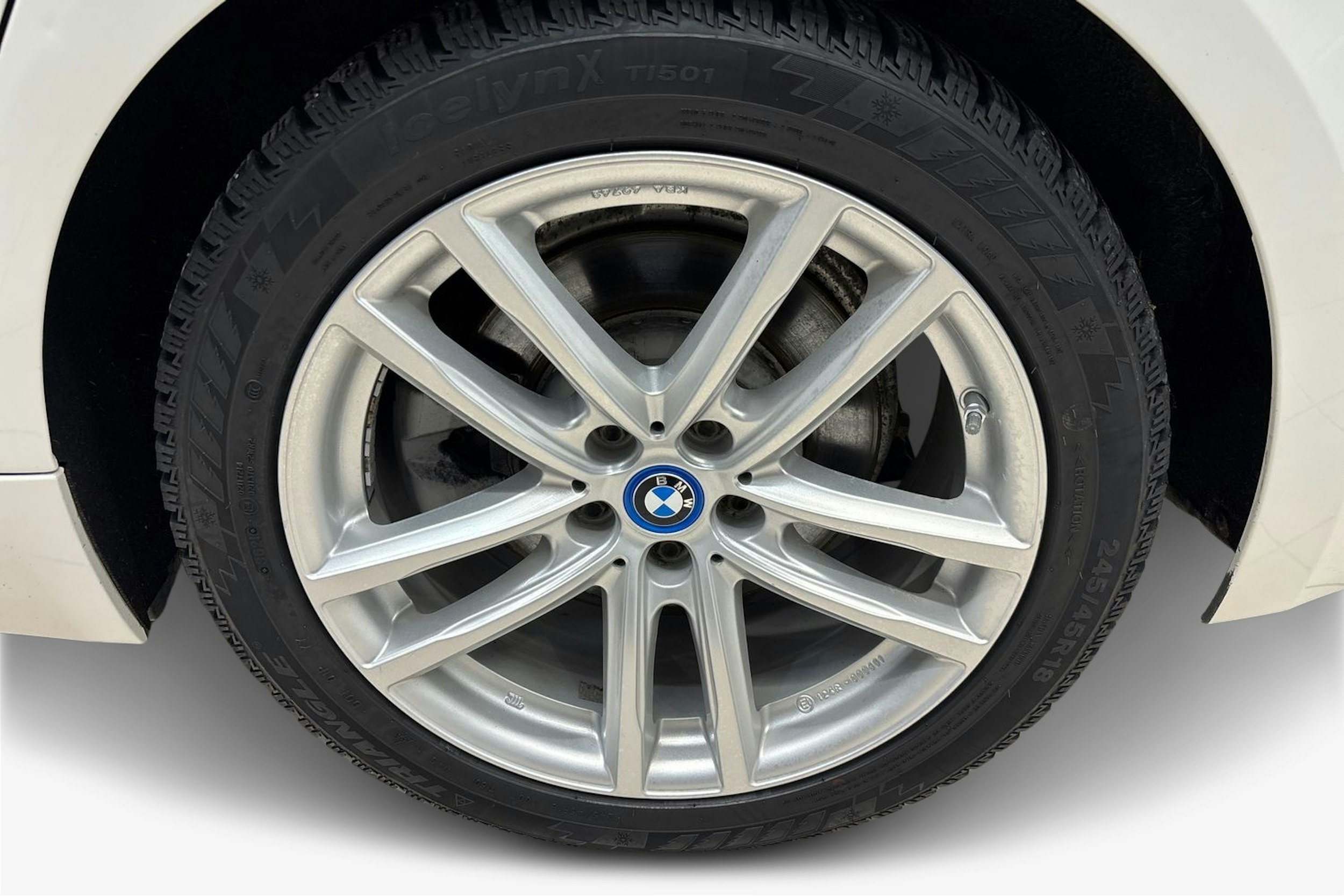 valkoinen BMW 530 2019 kuva 11.