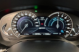 valkoinen BMW 530 2019 kuva 16.