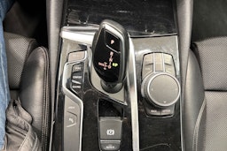 valkoinen BMW 530 2019 kuva 27.