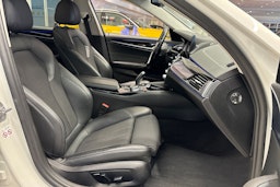 valkoinen BMW 530 2019 kuva 29.