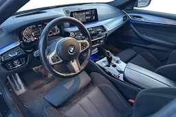 musta BMW 530 2019 kuva 3.