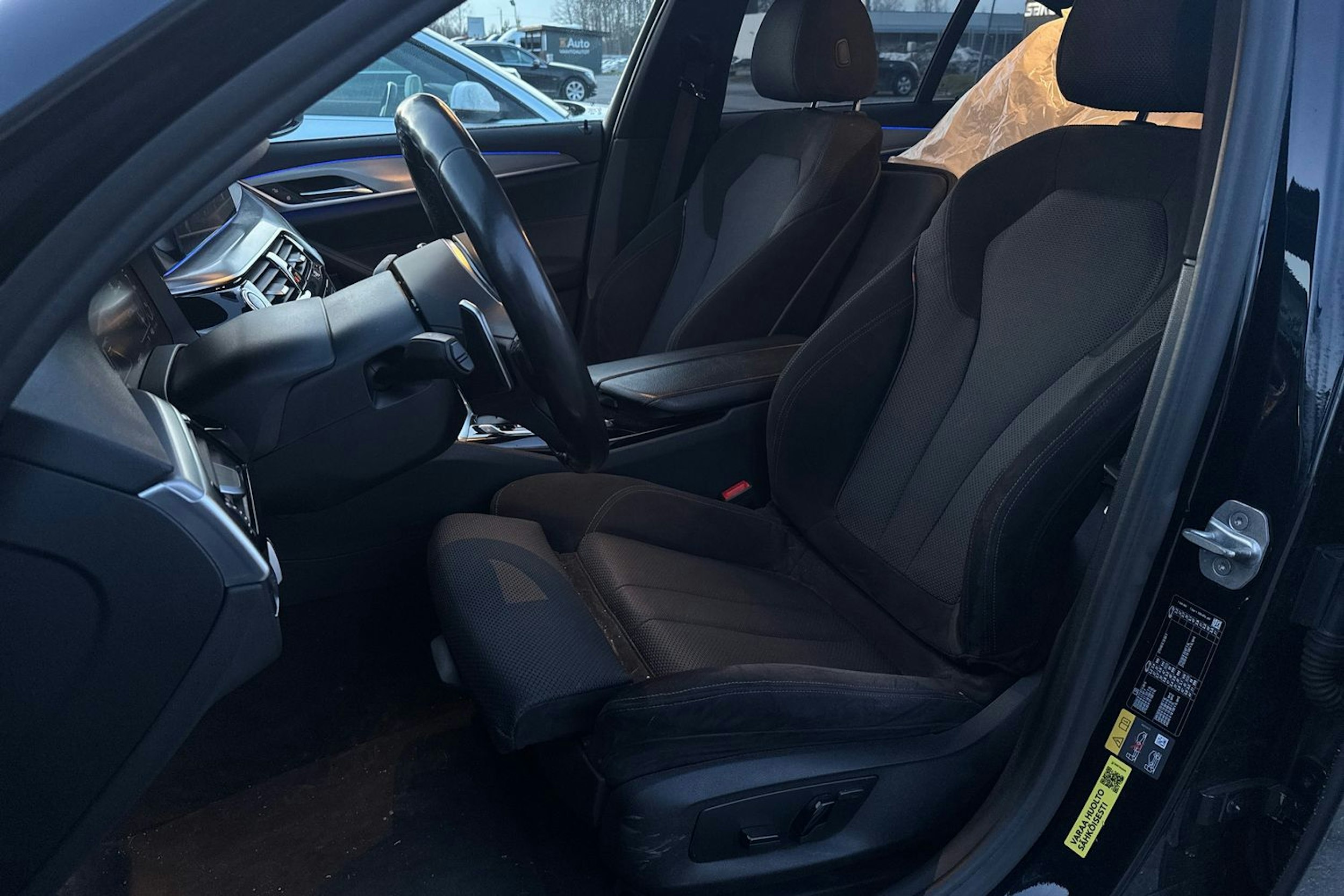 musta BMW 530 2019 kuva 5.