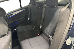 musta BMW 530 2020 kuva 8.