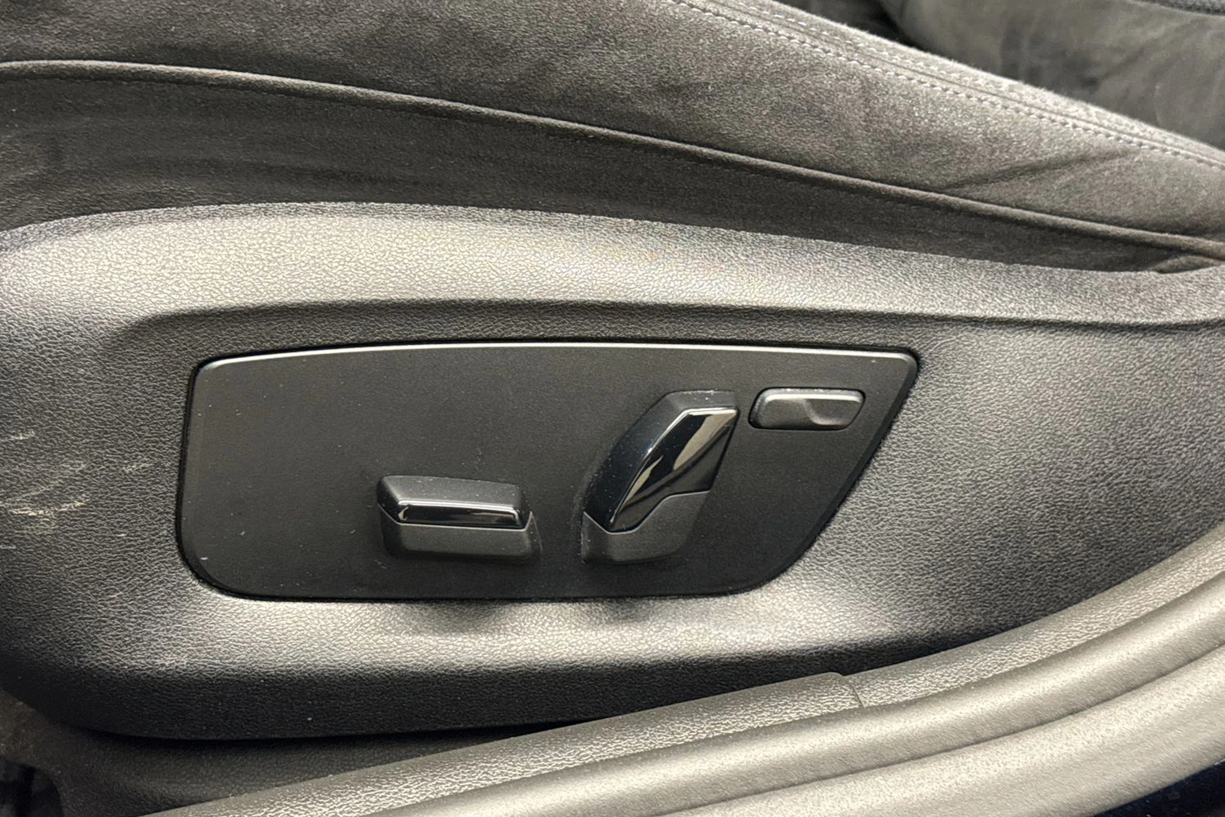 musta BMW 530 2020 kuva 14.