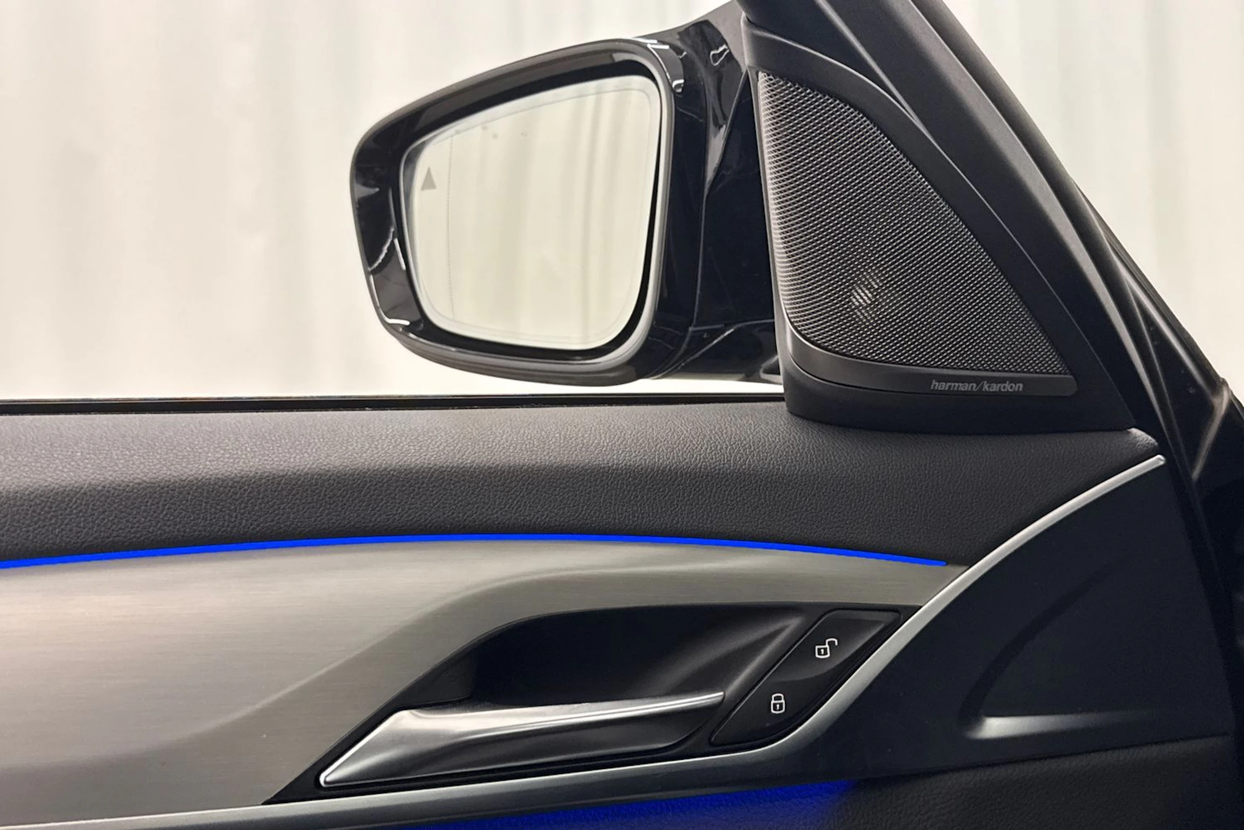 musta BMW 530 2020 kuva 15.