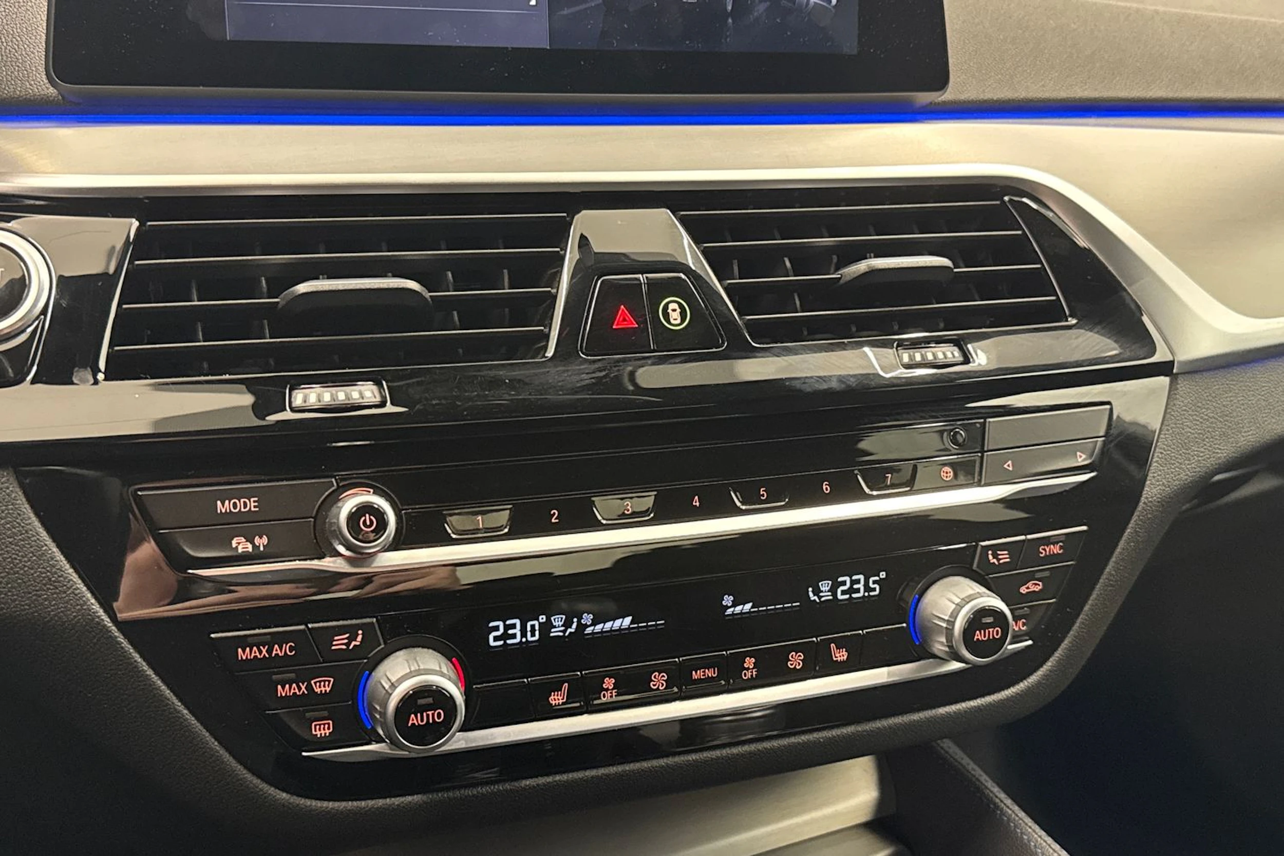 musta BMW 530 2020 kuva 22.