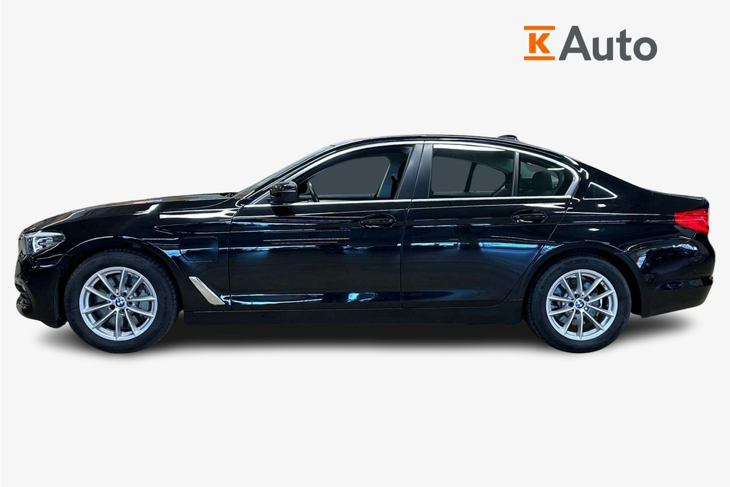 musta BMW 530 2020 kuva 6.