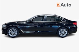 musta BMW 530 2020 kuva 6.