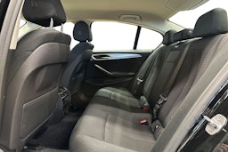 musta BMW 530 2020 kuva 10.