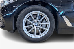 musta BMW 530 2020 kuva 14.