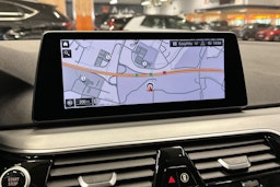 musta BMW 530 2020 kuva 16.