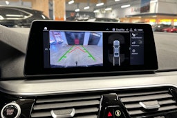 musta BMW 530 2020 kuva 17.