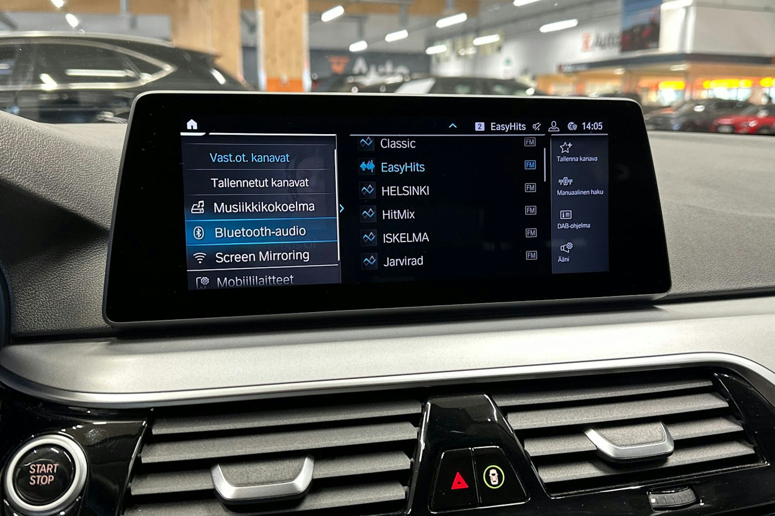 musta BMW 530 2020 kuva 18.