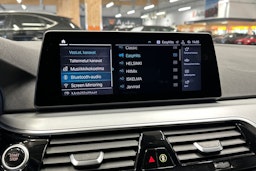 musta BMW 530 2020 kuva 18.