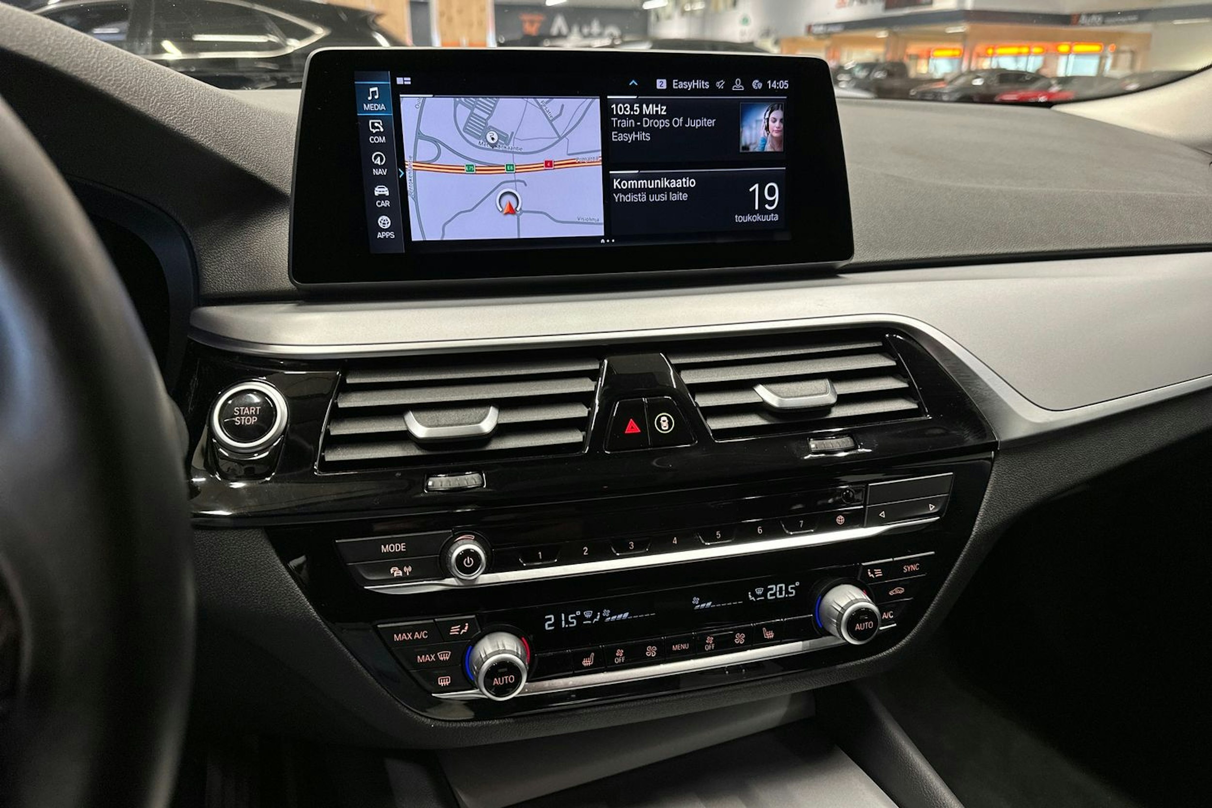 musta BMW 530 2020 kuva 19.