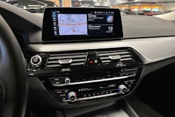 musta BMW 530 2020 kuva 19.