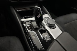 musta BMW 530 2020 kuva 20.