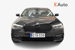 musta BMW 530 2020 kuva 4.