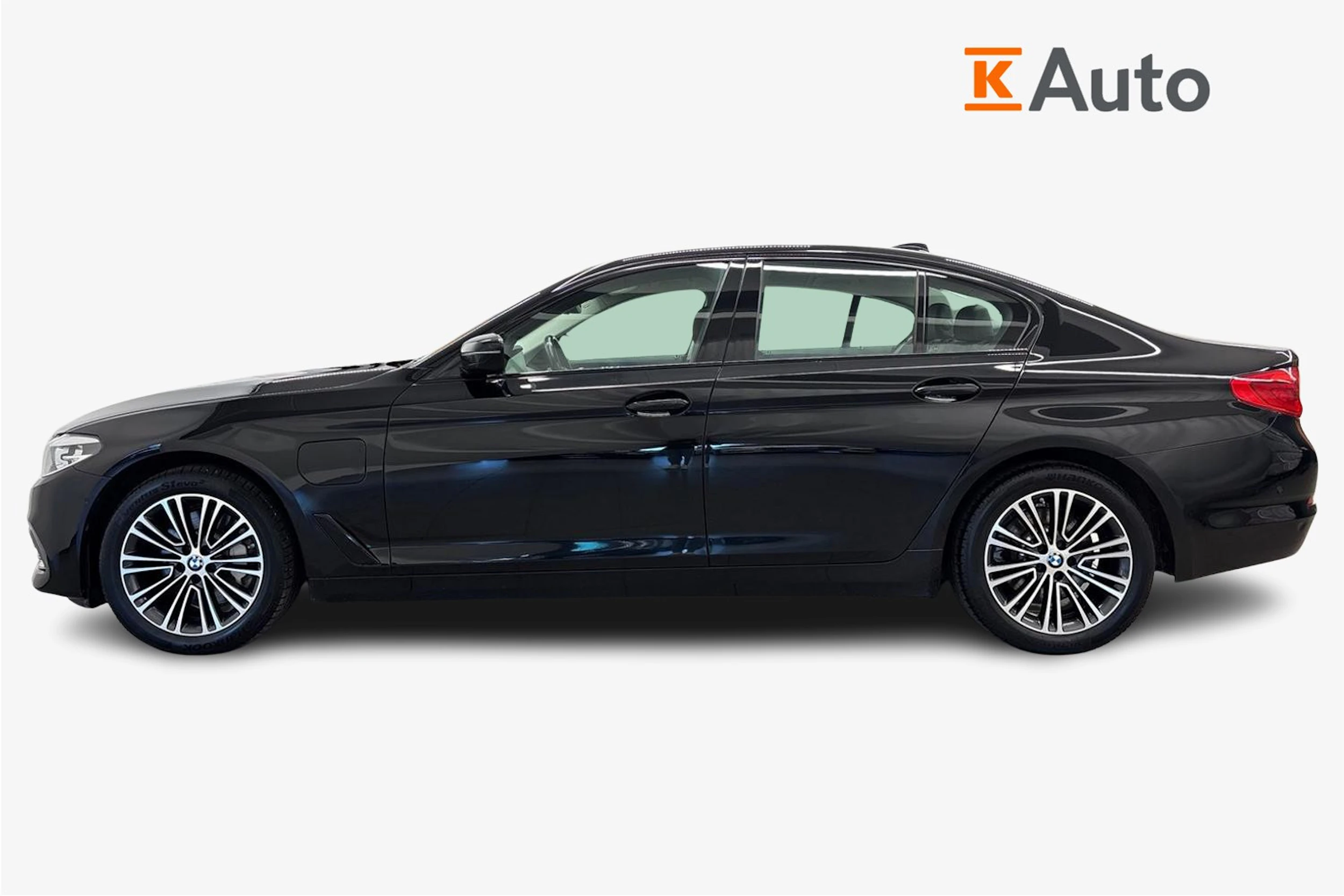 musta BMW 530 2020 kuva 5.