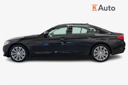 musta BMW 530 2020 kuva 5.