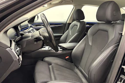 musta BMW 530 2020 kuva 11.