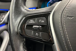 musta BMW 530 2020 kuva 13.