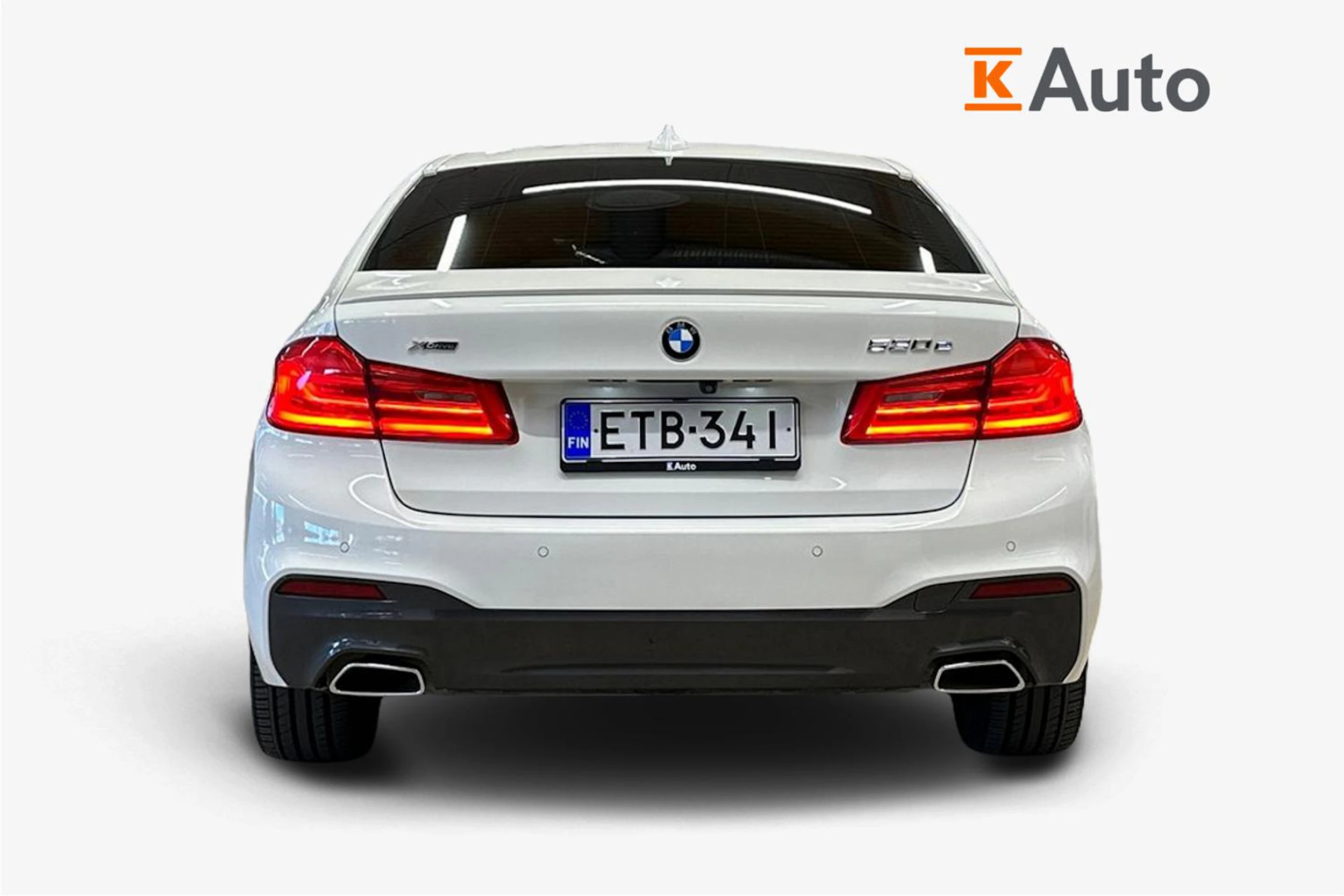 valkoinen BMW 530 2020 kuva 3.