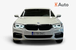 valkoinen BMW 530 2020 kuva 4.