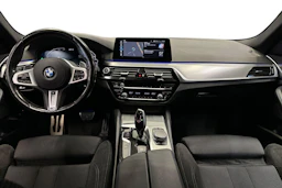 valkoinen BMW 530 2020 kuva 7.
