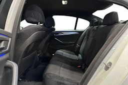 valkoinen BMW 530 2020 kuva 8.