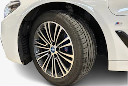 valkoinen BMW 530 2020 kuva 9.