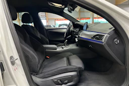 valkoinen BMW 530 2020 kuva 10.