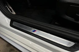 valkoinen BMW 530 2020 kuva 12.