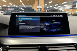 valkoinen BMW 530 2020 kuva 16.