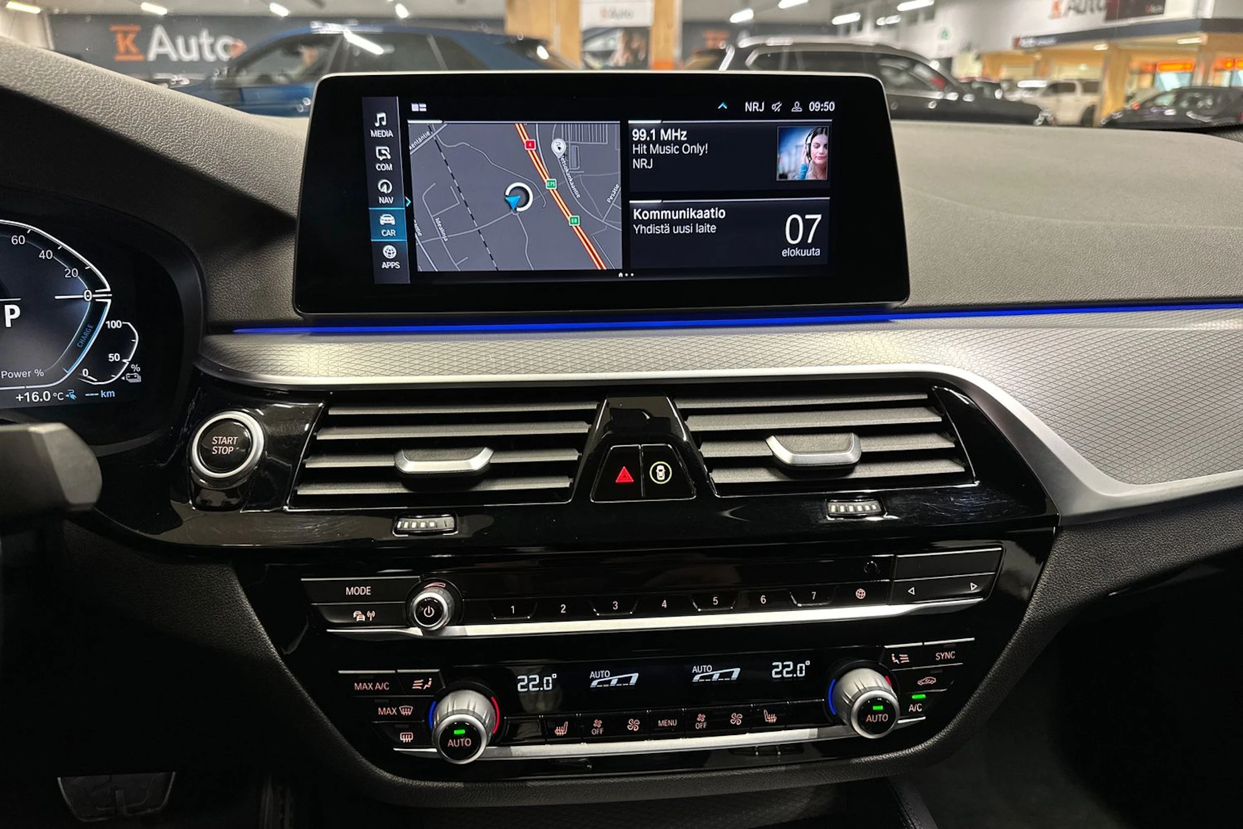 valkoinen BMW 530 2020 kuva 17.