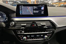 valkoinen BMW 530 2020 kuva 17.