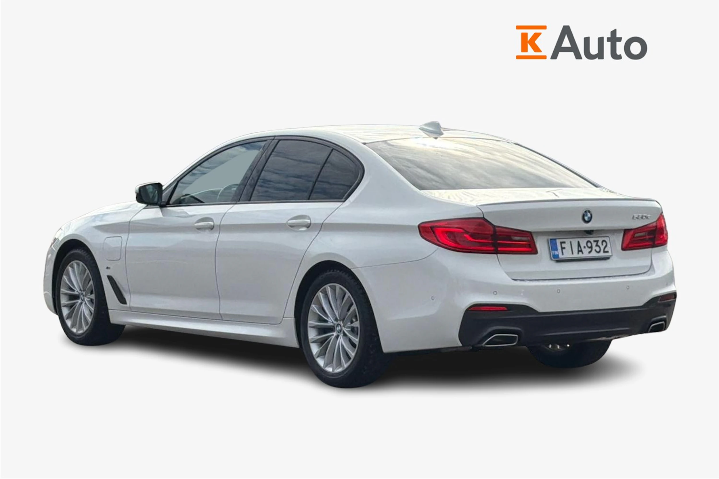 valkoinen BMW 530 2020 kuva 2.