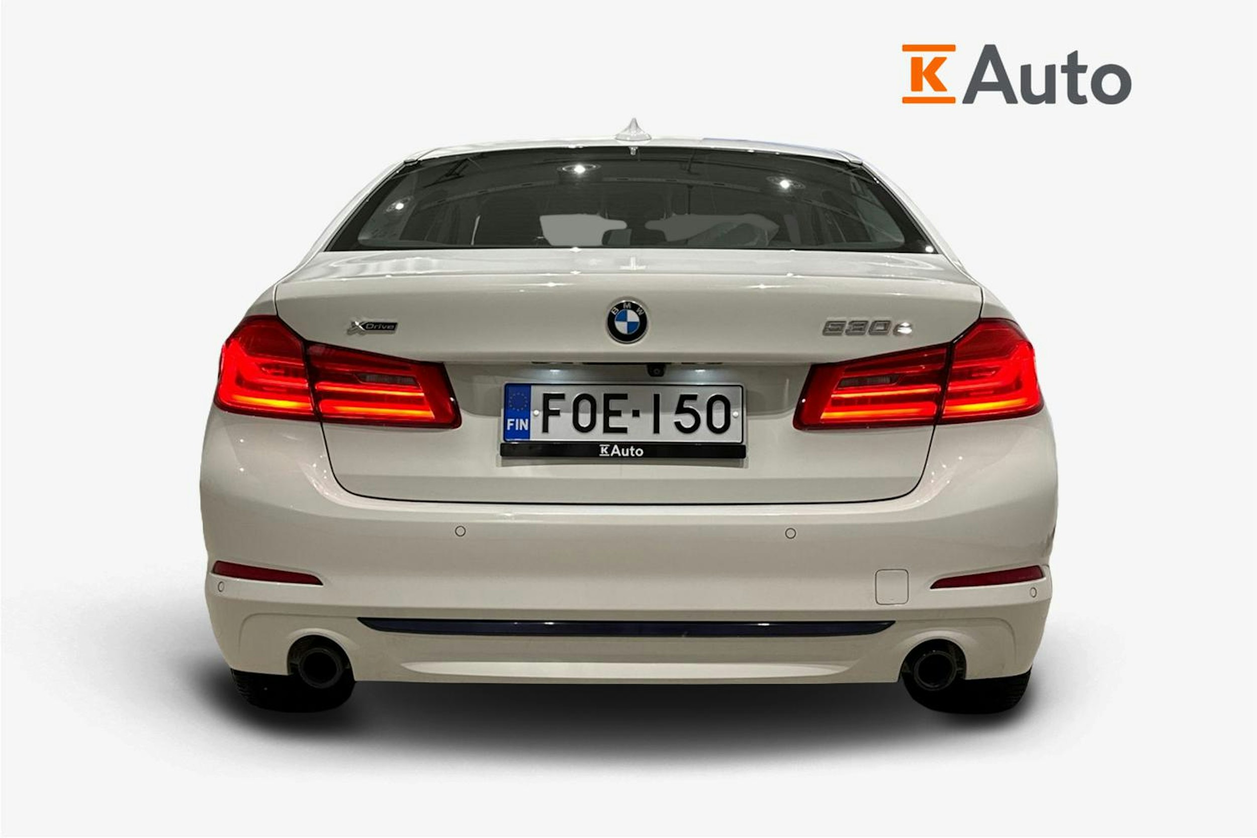 valkoinen BMW 530 2020 kuva 3.