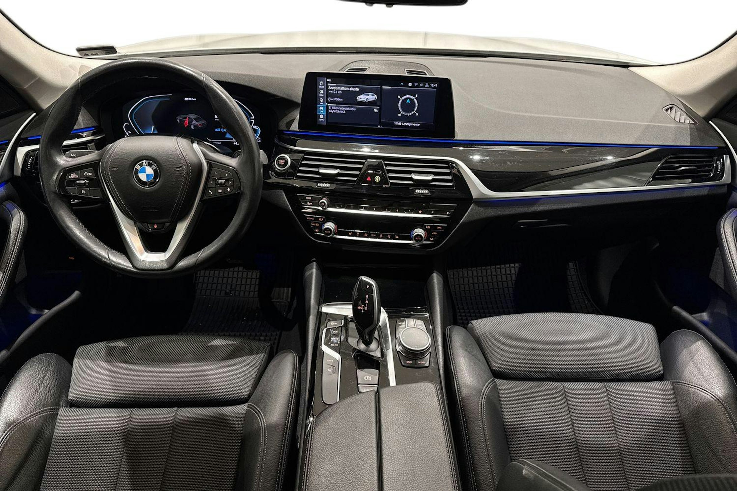 valkoinen BMW 530 2020 kuva 9.