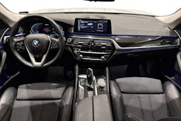 valkoinen BMW 530 2020 kuva 9.