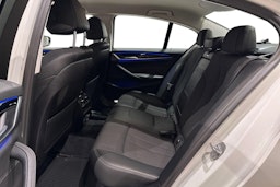 valkoinen BMW 530 2020 kuva 10.