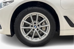 valkoinen BMW 530 2020 kuva 11.